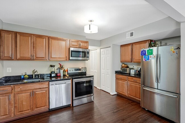 Building Photo - 2 Bedroom 2 Bathroom Condo Available for Rent