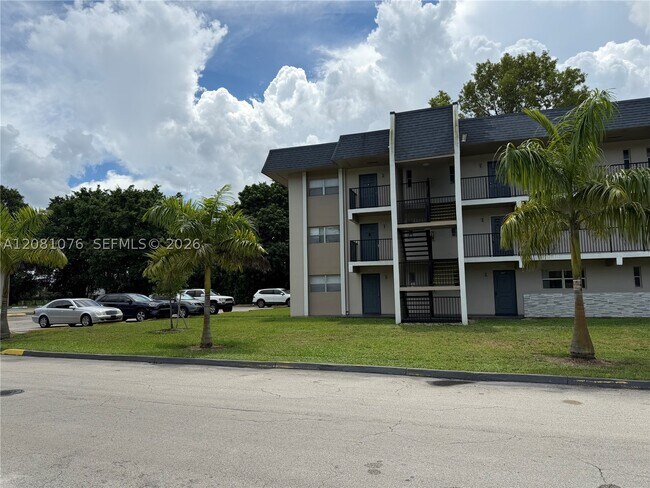 Building Photo - 8000 Fairview Dr