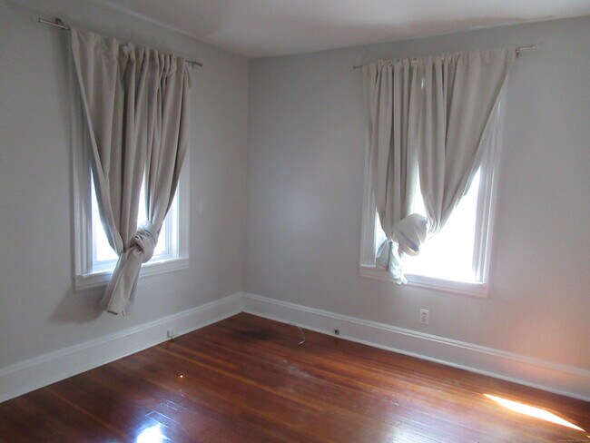 Building Photo - 783 Brewster St