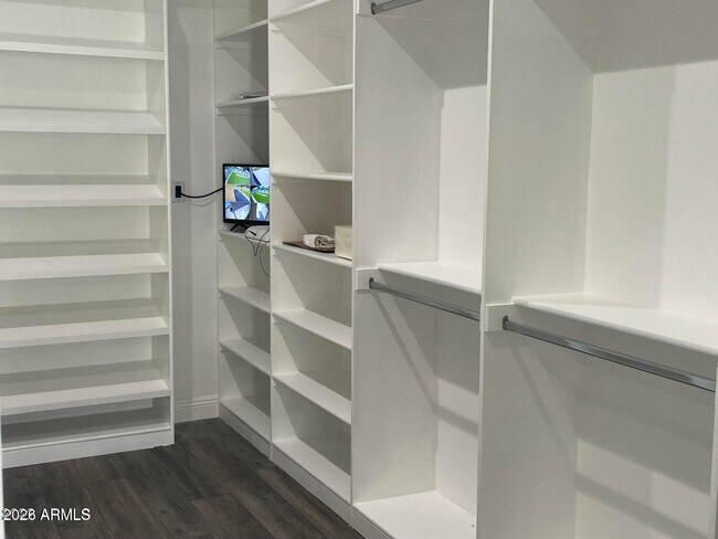 Building Photo - 6824 N 14th St