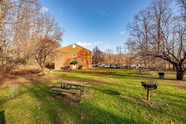 Building Photo - 72 Barrett St