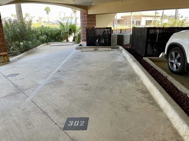 Building Photo - 4901 Laguna Blvd