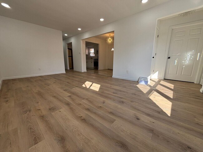 Building Photo - 9047 Palisade Ave