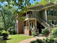 Building Photo - 2080 Woodlawn Dr SW