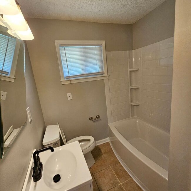 Building Photo - Charming Single-Family Home with Modern Fe...