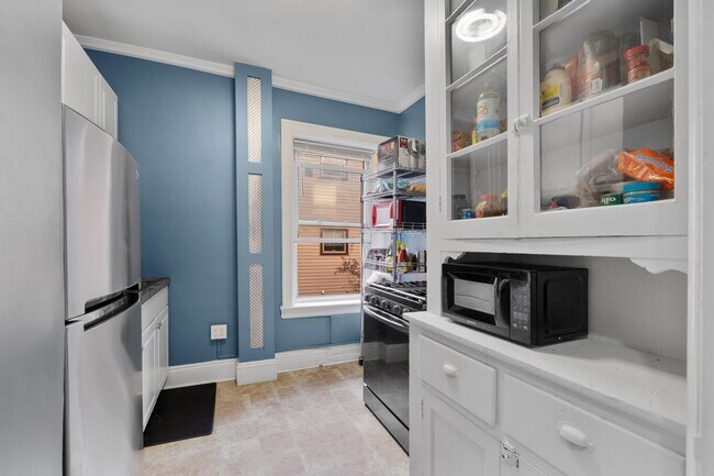 Building Photo - 122 W 39th St