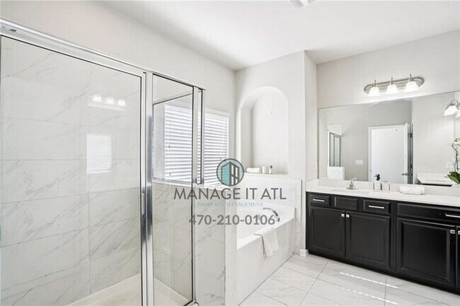 Building Photo - Move-in-ready 3 bedroom townhome in Duluth