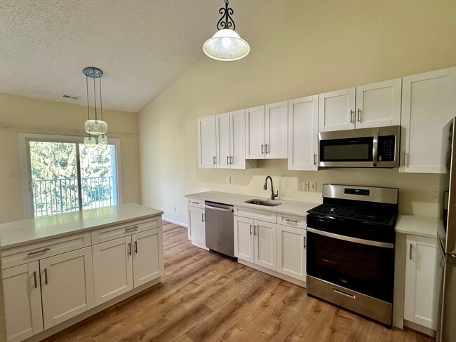 Building Photo - 203 Eagles Chase Dr