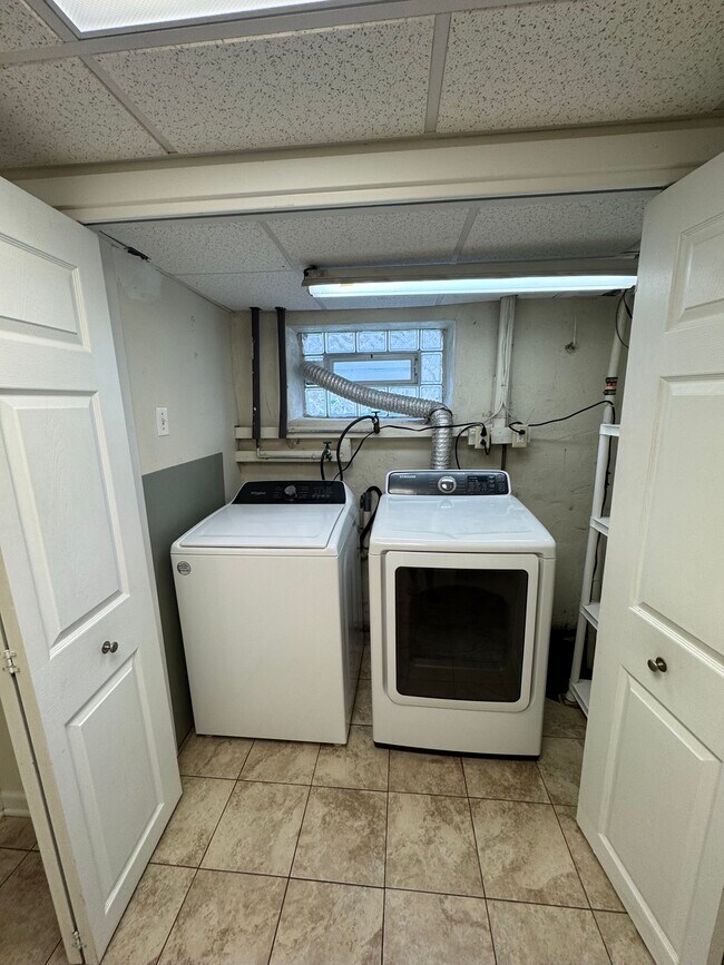 Building Photo - 1239 Disston St