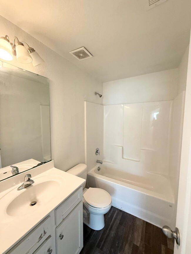 Building Photo - 8407 Highgate Dr