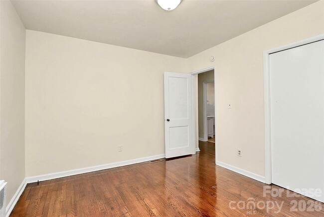 Building Photo - 540 Wakefield Dr