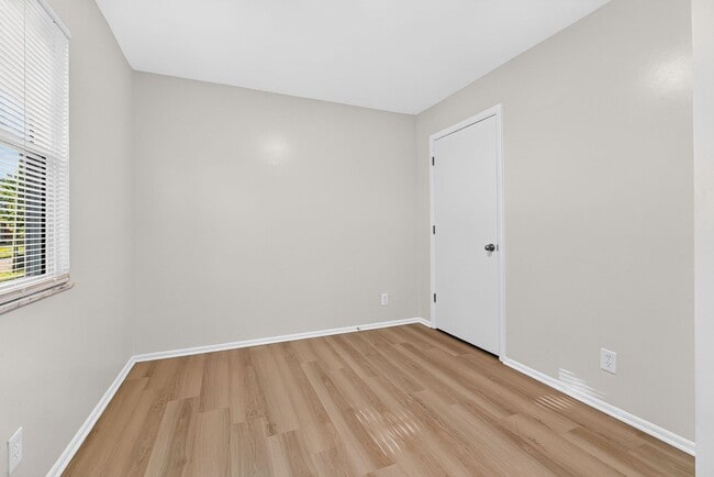 Building Photo - 1811 Stetson Rd