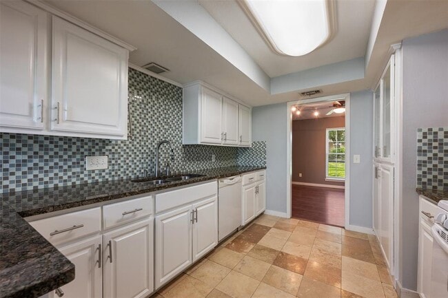 Building Photo - 2407 Harrowden Dr