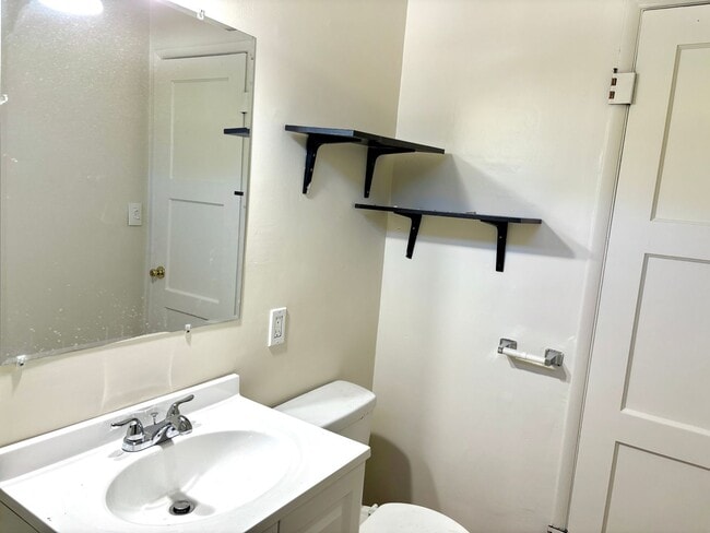 Building Photo - Powellhurst-Gilbert Updated 4 Bedroom/2 Ba...