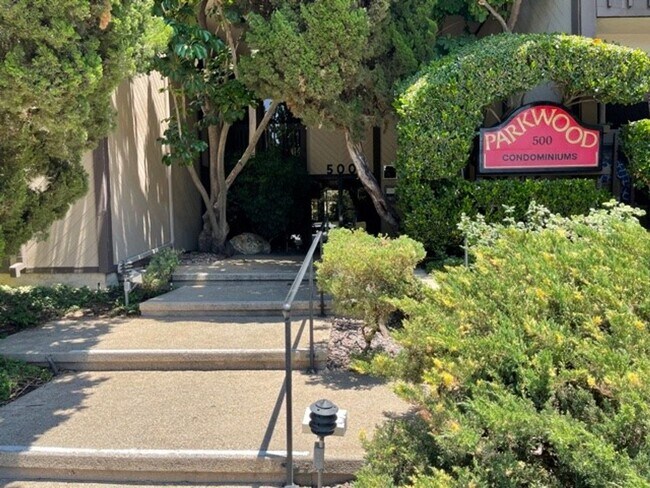 Primary Photo - Parkwood Condo for Lease in Pasadena