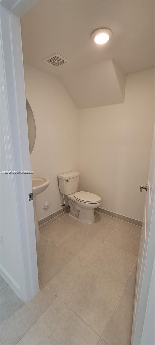 Building Photo - 1010 SE 26th Ter