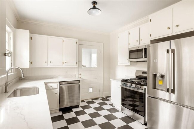 Building Photo - 5450 E Mountain St