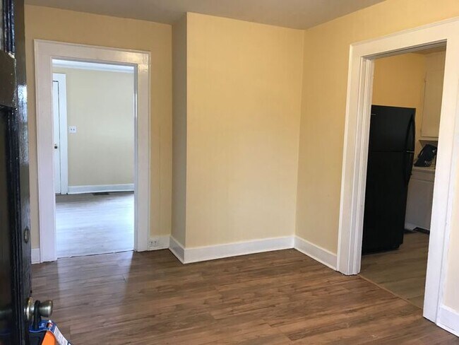 Building Photo - Two bedroom near downtown Morganton
