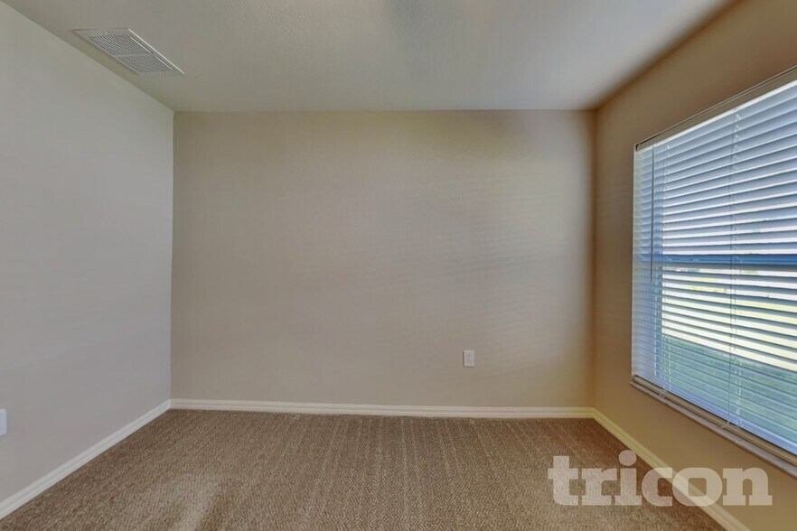 Building Photo - 505 Interlock St