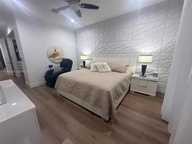 Building Photo - 6923 Julia Gardens Dr