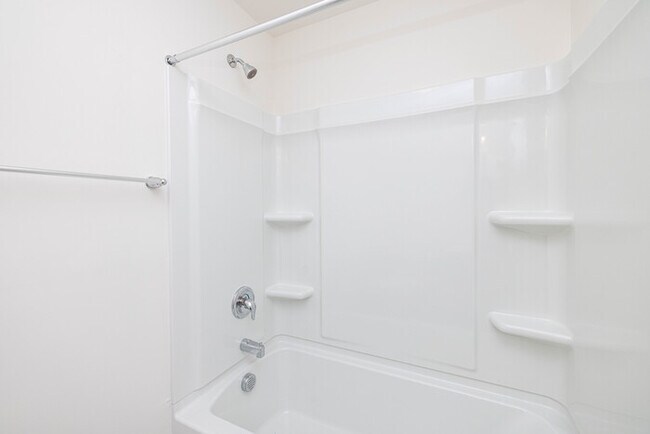 Building Photo - Beautiful Modern 2-Bedroom Townhome -AVAILABLE SEPTEMBER 2026