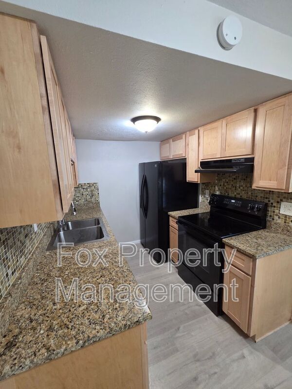 Building Photo - 710 W Cleveland Cir