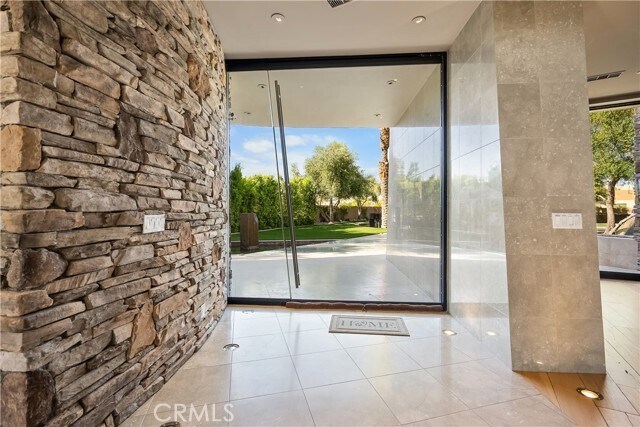 Building Photo - 68 Royal St Georges Way