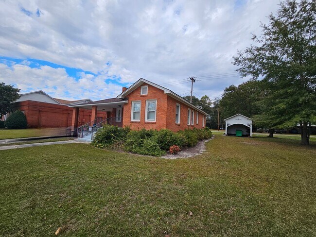 Building Photo - 3 BD / 2 BA Unfurnished