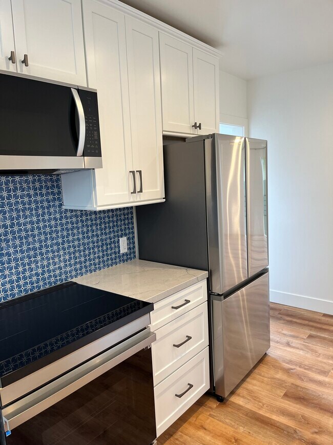 kitchen - 240 Lindero Ave