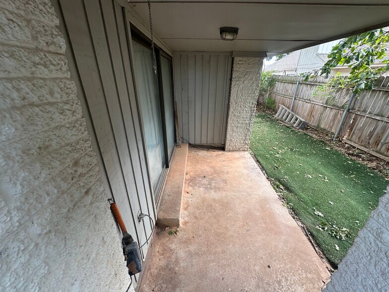 Patio plus turf - 6107 Gaelic Glen Dr