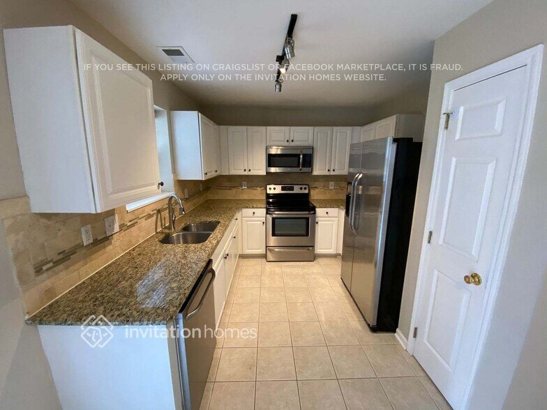 Building Photo - 12601 Cedar Crossings Dr