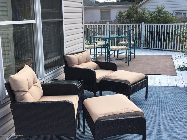 Building Photo - 2215 Old Mill Rd