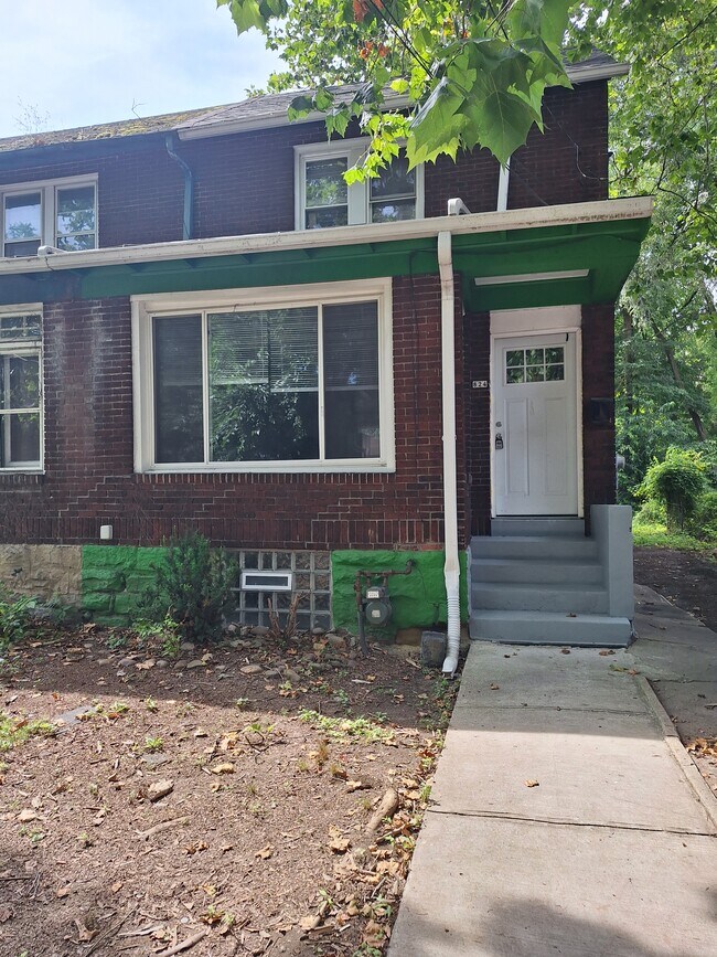 Building Photo - 824 Ramsey St