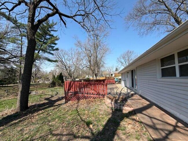 Building Photo - 404 Fee Fee Hills Dr