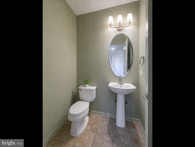 Building Photo - 209 N Caldwell Cir