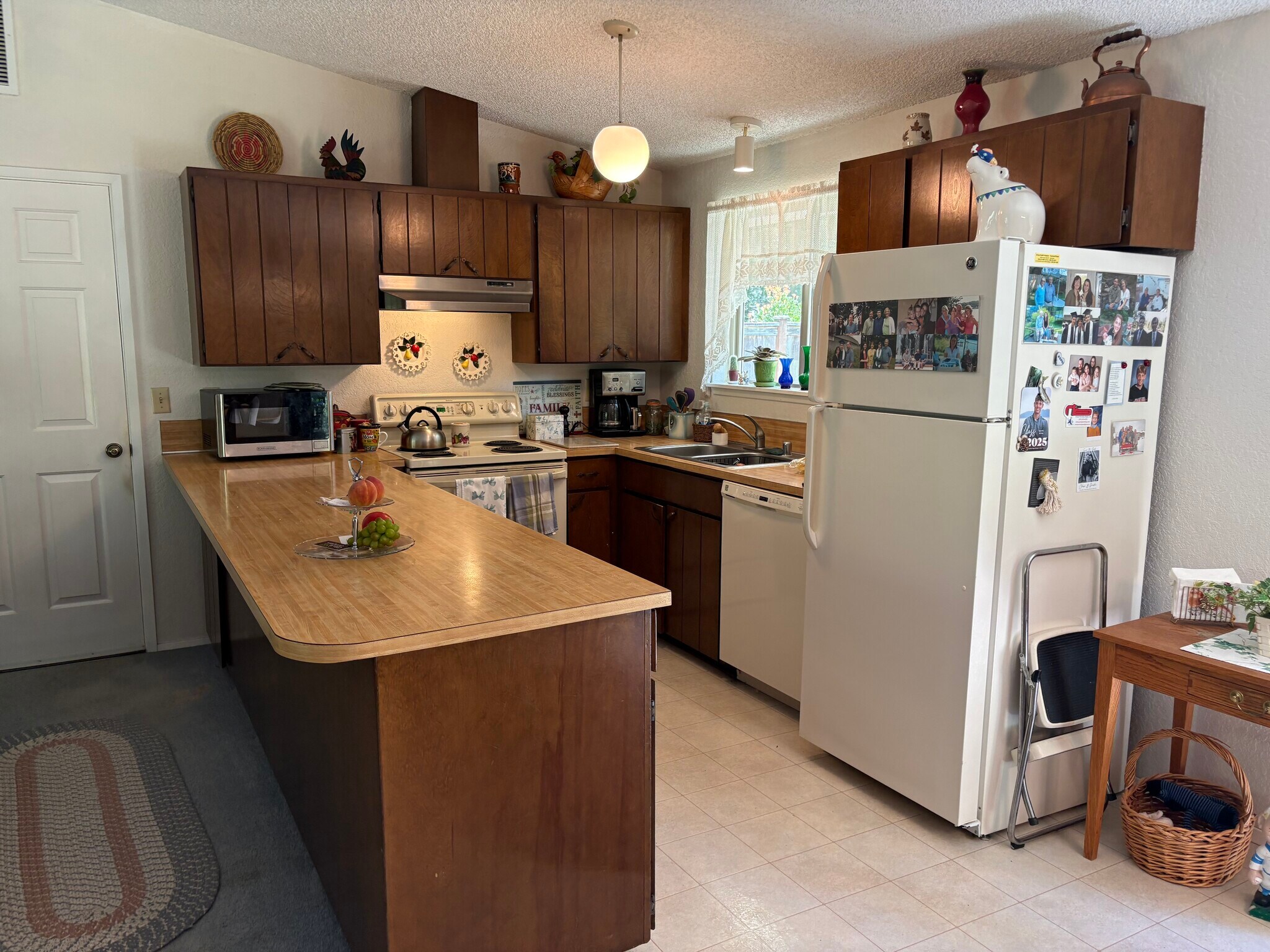 Kitchen with Breakfast Bar - 4917 36th Ave Ct