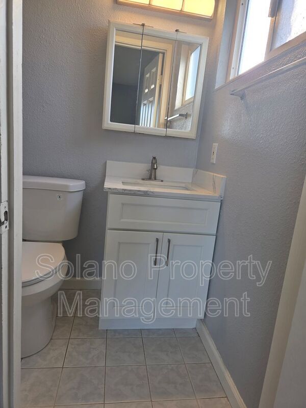 Building Photo - 512 Monterey Dr