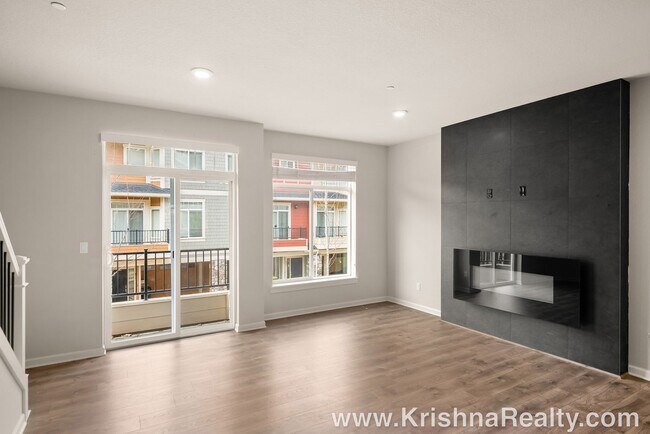 Building Photo - Lovely 3 BR | 2.5 BA Townhome | Hillsboro | Minutes from Orenco Station | Excellent Location!