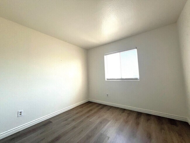 Building Photo - Spacious 4-Bedroom Home with Large Backyard in Moreno Valley
