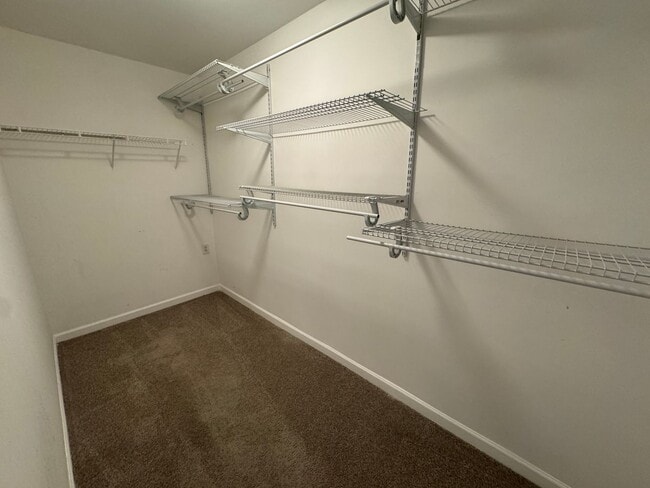 Building Photo - MOVE-IN READY!