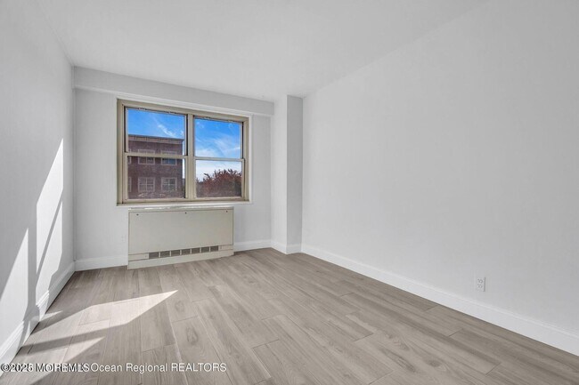 Building Photo - 28 Riverside Ave