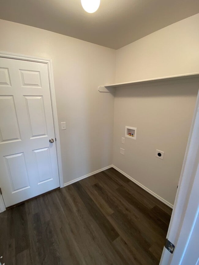 Building Photo - Pre-Leasing Now! Secure This Modern 3-Bedroom, 2-Bathroom Home in Shadow Valley