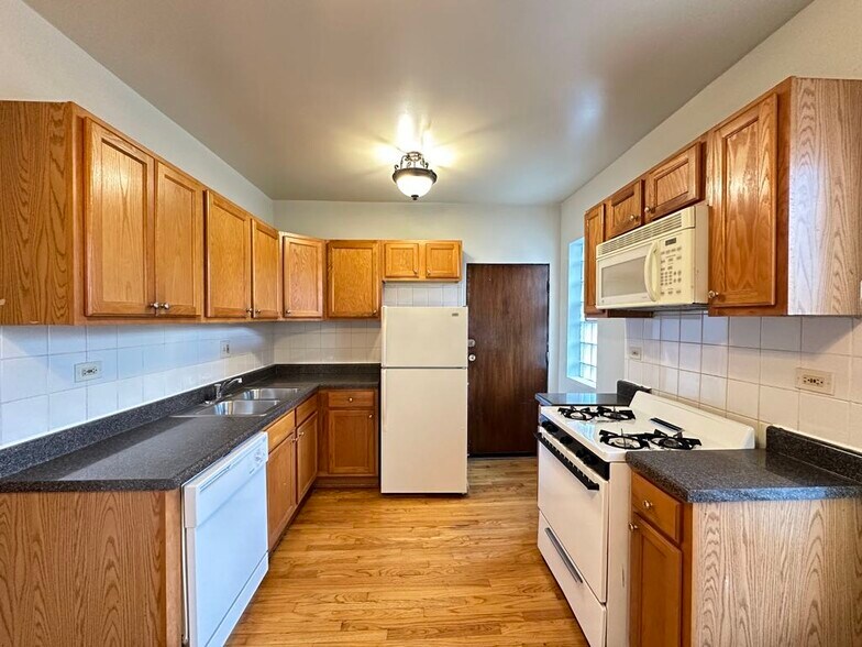 Building Photo - 4041 N Paulina St