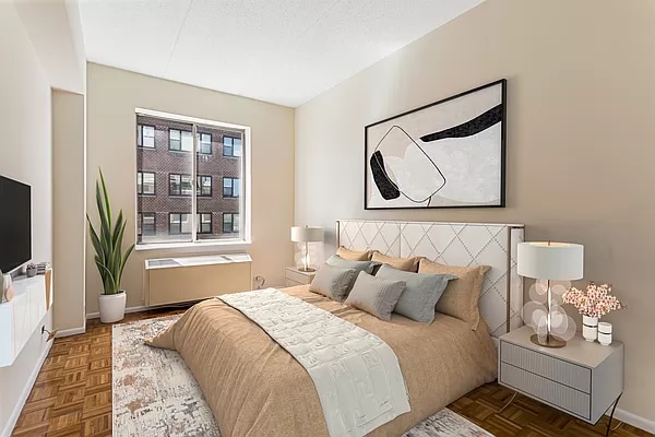 Building Photo - 32 E 38th St