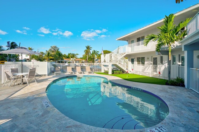 Building Photo - 1650 N Riverside Dr