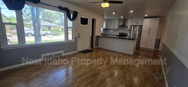 Building Photo - 2713 Dill Dr