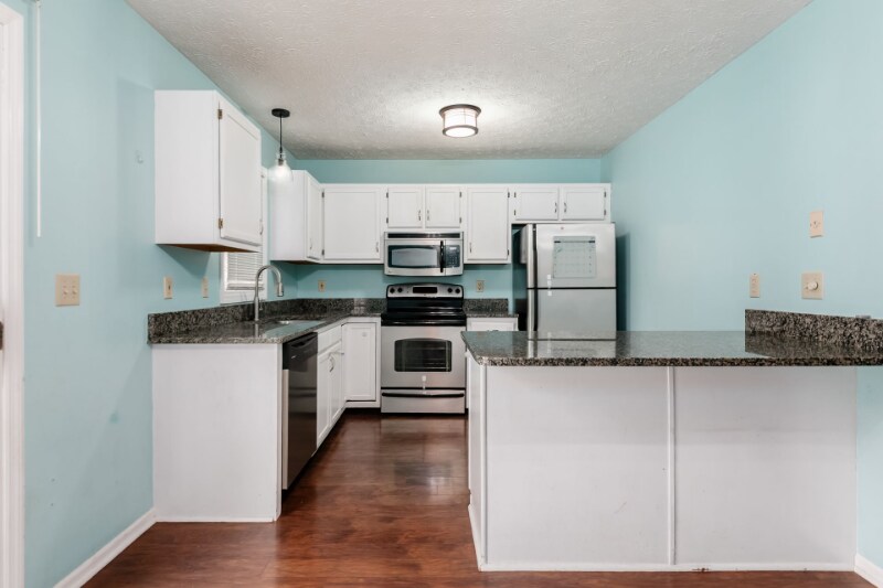 Building Photo - 5884 Parkbridge Ln