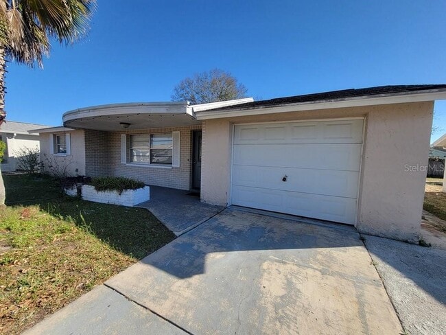 Building Photo - 5912 Della Dr