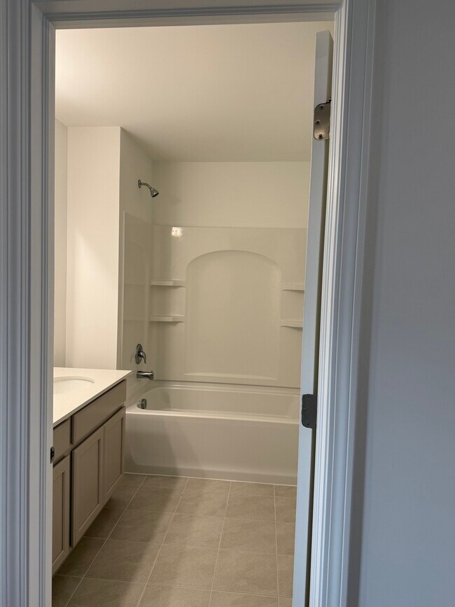 Building Photo - 302 Kingsport Dr