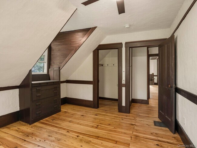 Building Photo - 5 Riverby Ln